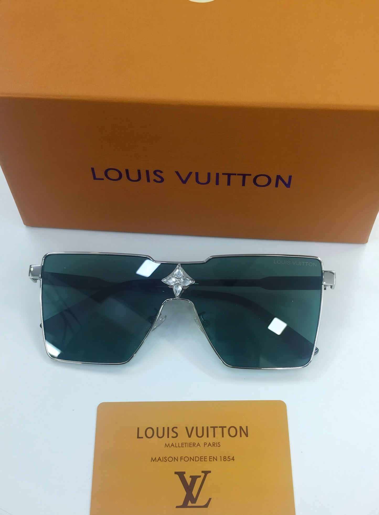 LOUIS VUITTON SUNGLASSES ARTICLE -16