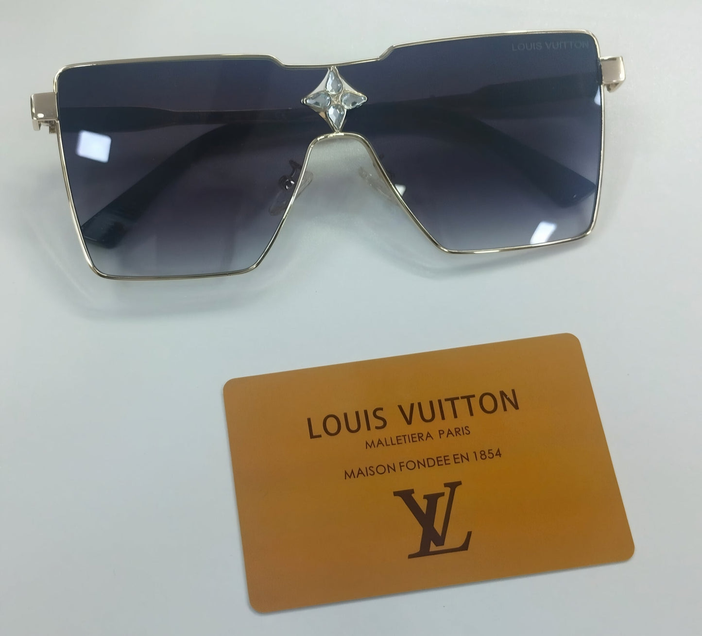 LOUIS VUITTON SUNGLASSES ARTICLE -16